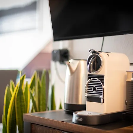 Federnest - Luxus-studio - Kingsize Boxspringbett - Home-office Mit Monitor Und Drucker - 11 Min Hbf *