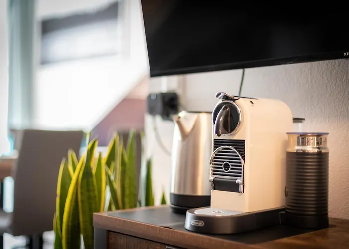 Federnest - Luxus-studio - Kingsize Boxspringbett - Home-office Mit Monitor Und Drucker - 11 Min Hbf *