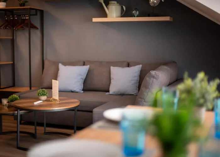 Apartment Federnest: Luxury With King Bed & Office