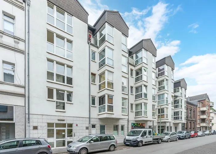 Apartment Federnest: Luxury With King Bed & Office Duisburg